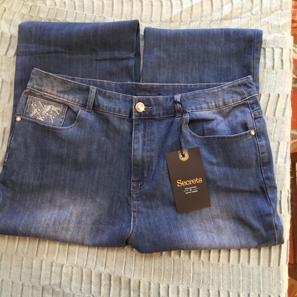 ➕ Embellished Straight Leg Jeans - Picture 2 of 7